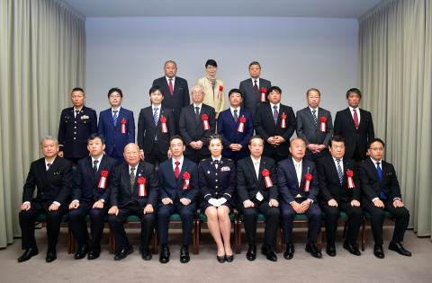 贈呈者との集合写真