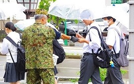 オリジナルグッズで高校生へPR！募集強化期間で市街地広報