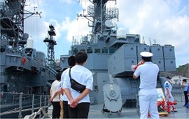 潮風あびて横須賀基地港内を体験航海! 海上自衛隊横須賀基地見学を同行支援