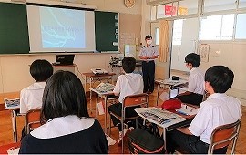 母校に伝える熱い思い！女性目線の「ビジネス講座」で職業説明