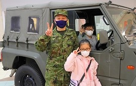 楽しく自衛隊を知ろう！ 大型商業施設で広報活動を実施