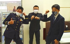 帰郷に併せて近況報告 高等工科学校生徒が募集事務所を訪問