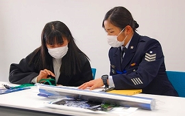 女子会型懇談が盛況！ 入隊予定者説明会を実施