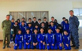 小学生に自衛隊の魅力を伝える 大瀁小学校キャリア教育に参加