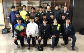 女性も活躍する自衛隊を後輩に紹介 日本文理高校卒業生が母校を訪問