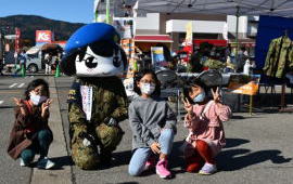 マイちゃん登場に大歓声！ 25周年で車両展示大人気