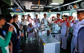 「水中処分母船1号」艦艇広報で海上自衛隊をPR