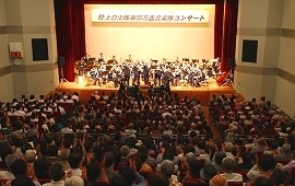 自衛隊音楽隊コンサートで学生に自衛隊をPR
