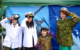 島見緑地桜まつりで自衛隊をPR