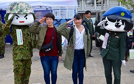高田駐屯地記念行事で広報活動実施