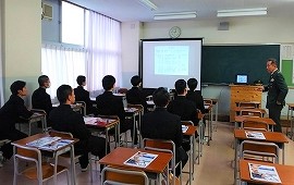 高校進路相談説明会で自衛隊の魅力をPR
