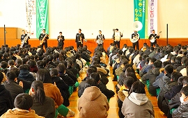 自衛隊をもっと身近な存在に中学校全校生徒に対し音楽鑑賞会