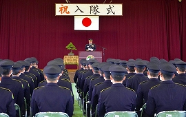 新潟地区から32名の自衛官候補生 新発田駐屯地で入隊式