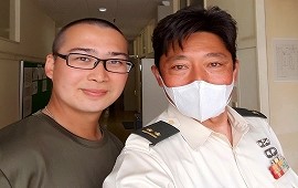 自衛官候補生を激励