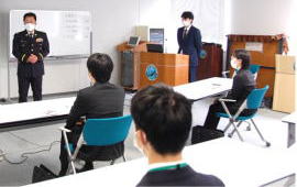 幹部自衛官の魅力を説明 自衛隊セミナー