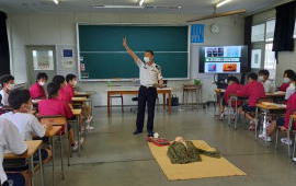 将来の職業選択に自衛隊を 光晴中学校職業説明会