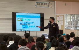 自衛隊の魅力を伝える！ 巻南小学校でキャリア教育