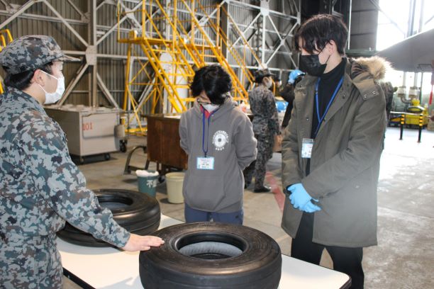 F-15のタイヤを見学