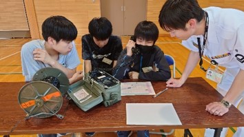 通信機材の体験（電話機）
