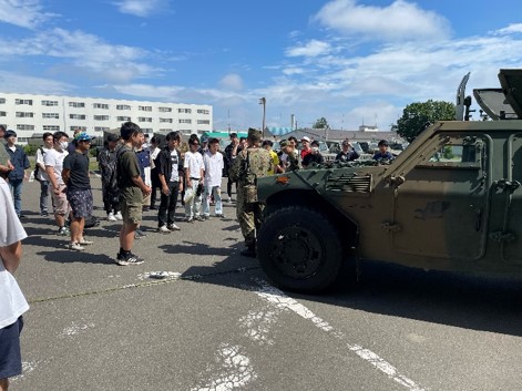 軽装甲機動車の見学