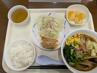 隊員食堂での昼食