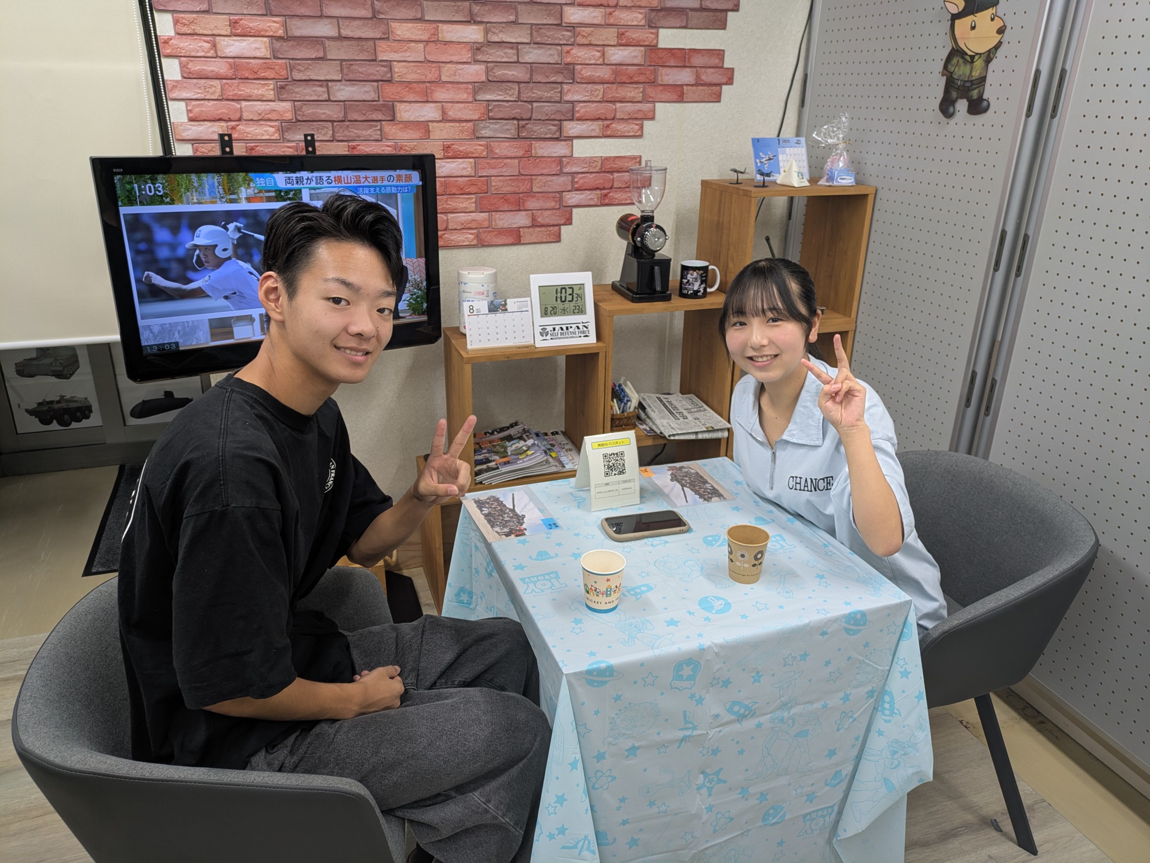 事務所内カフェで休憩