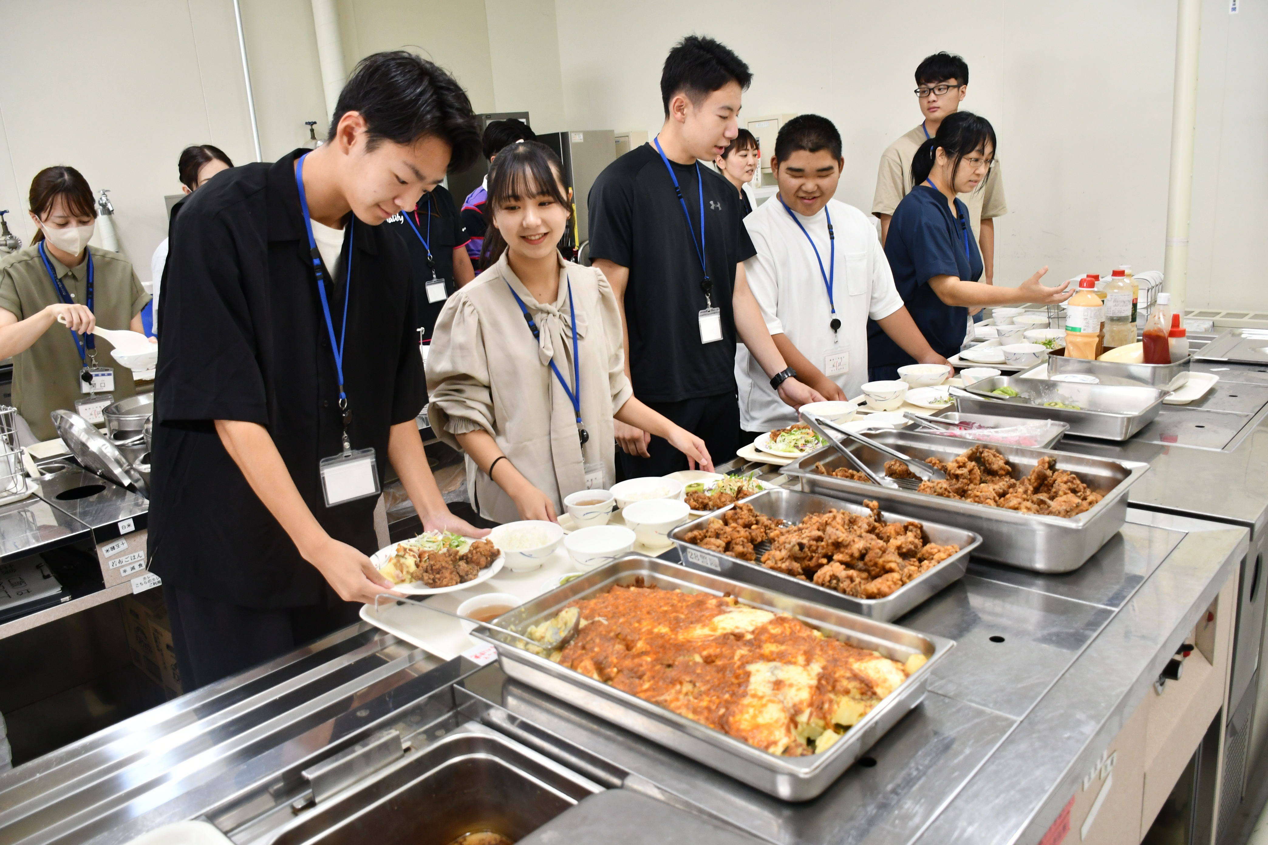 ビュッフェ形式による配食