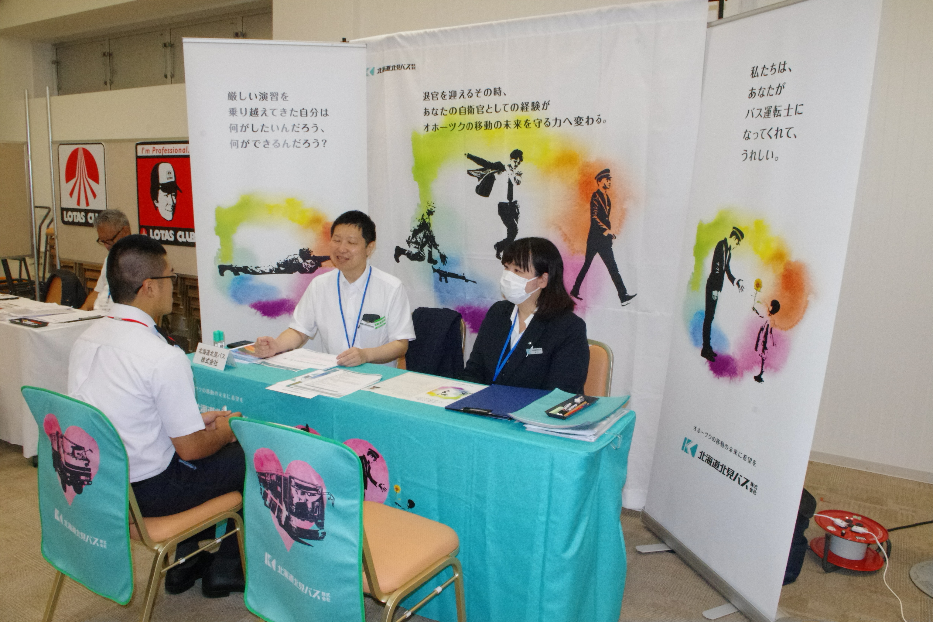 熱心に説明を受ける隊員（美幌地区）
