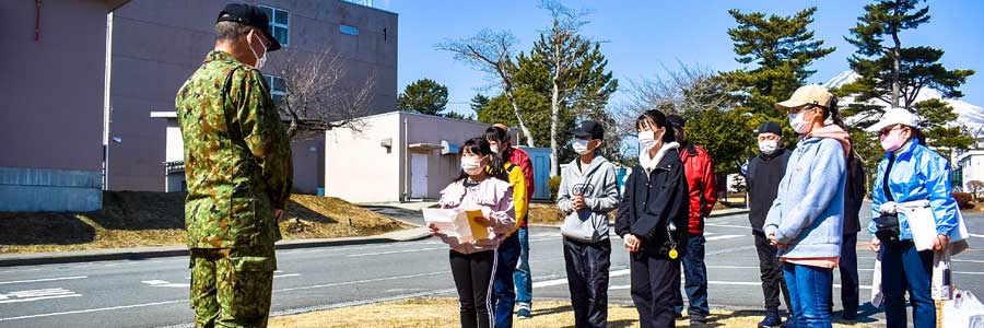 熱海市の子どもたちが災害派遣で活躍した自衛隊を見学