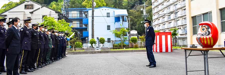 それぞれが決意表明　令和4年度だるまの目入れ行事