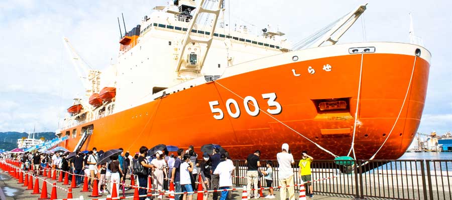 遠い南極に思いをはせて 清水港で砕氷艦「しらせ」公開