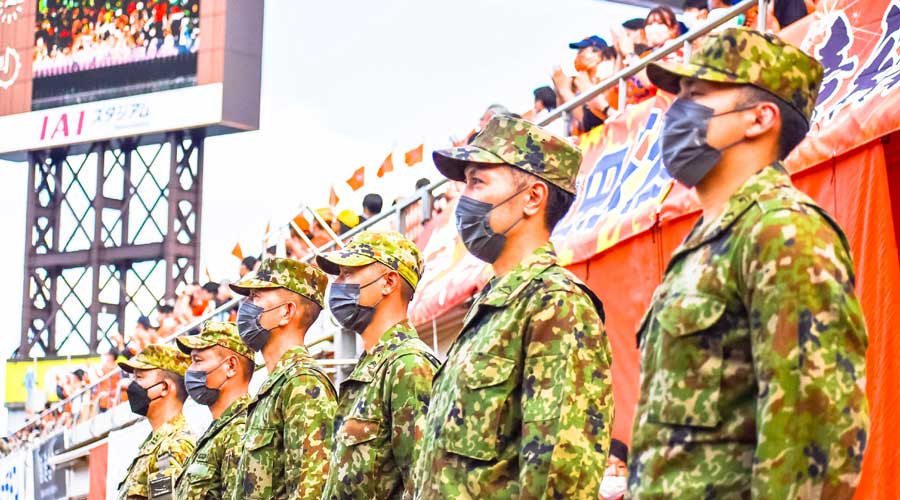 「自衛隊ありがとう」　J1静岡ダービーで自衛隊に感謝の拍手