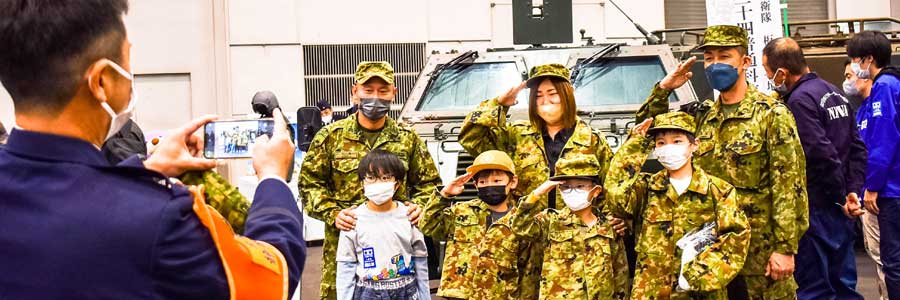 子どもたちに大人気　タミヤフェアに自衛隊車両登場