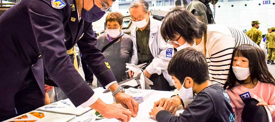 子どもたちに大人気　タミヤフェアに自衛隊車両登場