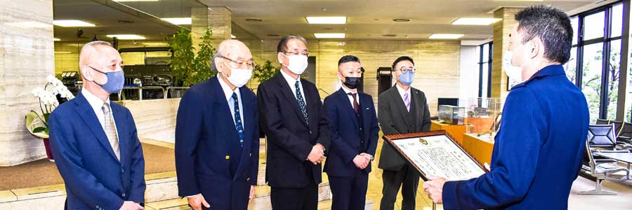 静岡模型教材協同組合に感謝状を贈呈