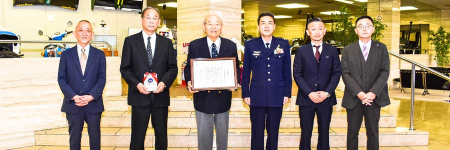 静岡模型教材協同組合に感謝状を贈呈