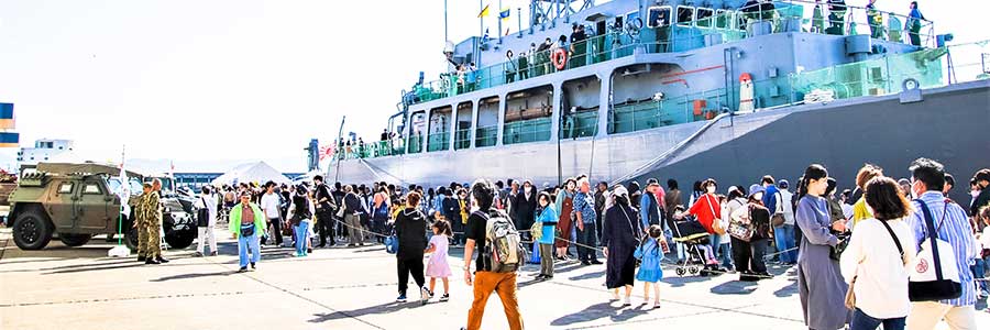 沼津市制100周年記念　8年ぶりに海自掃海艦が入港