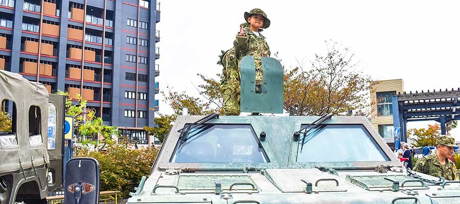あたみ防衛防災フェスタに陸自・海自の共同展示