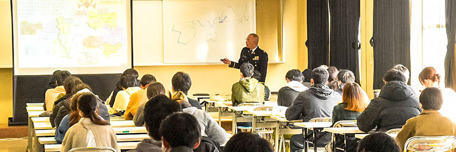 常葉大学社会環境学部の学生が自衛隊の災害派遣について学ぶ