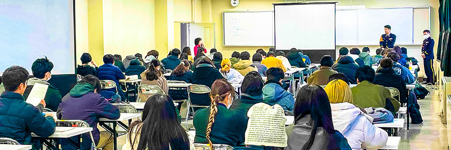 常葉大学社会環境学部の学生が自衛隊の災害派遣について学ぶ