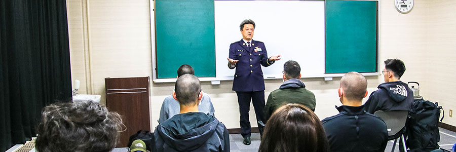 希望を胸に教育隊へ　旅立つ入隊予定者を見送り
