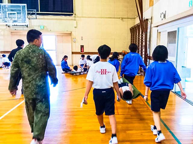 活きる学びを　自衛隊体験