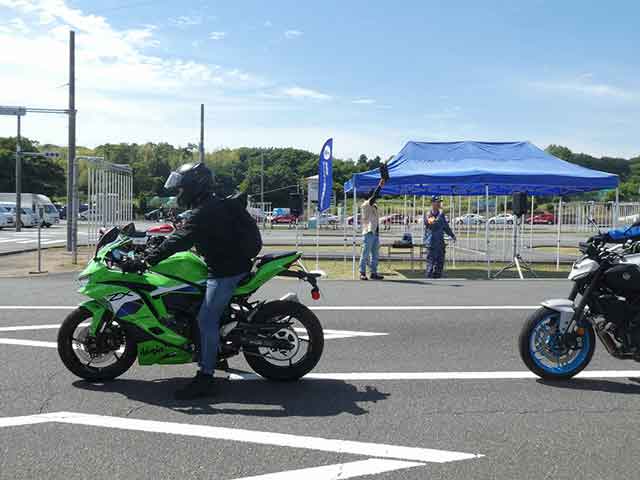 オートバイフェスタで自衛隊をPR