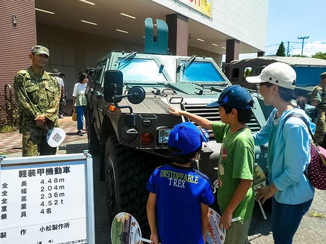 親子で楽しむ夏の思い出　商業施設で「自衛隊夏フェス」