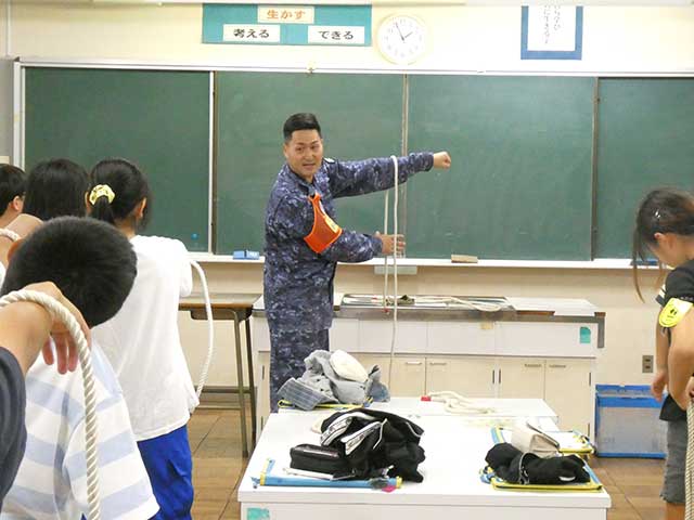 地域の輪　笑顔で繋がる　職業講話