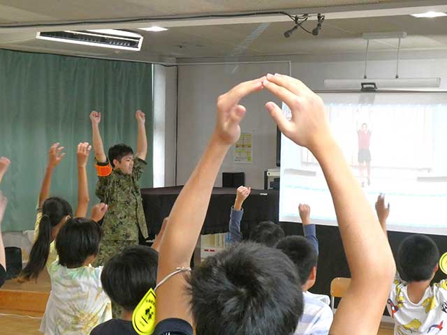 地域の輪　笑顔で繋がる　職業講話