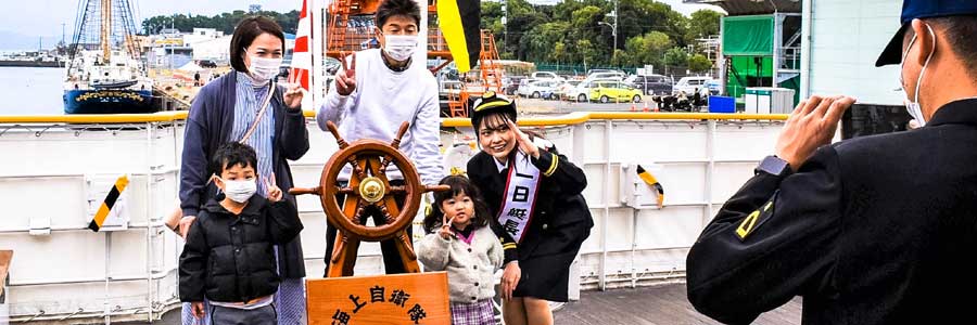 海自特務艇「はしだて」初入港　田子の浦ポートフェスタで公開