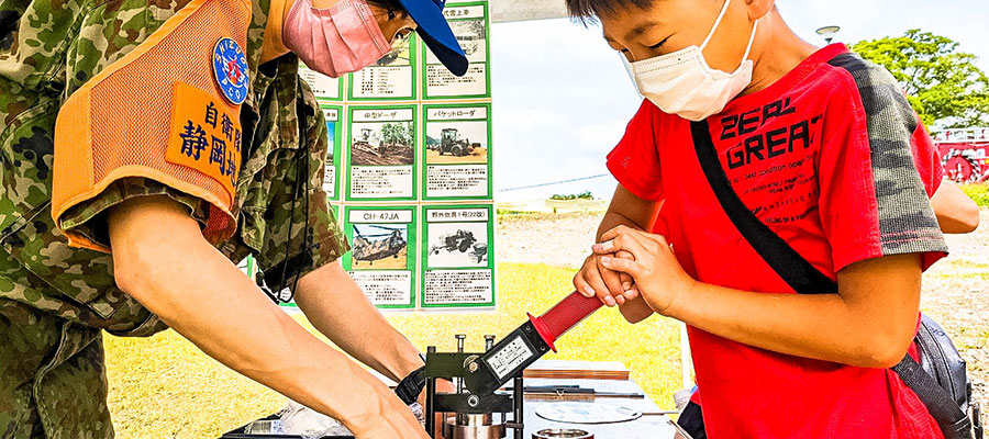 比奈公園青空フェスティバルで自衛隊ブース大人気