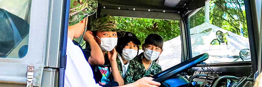 迷彩服やVRで自衛官気分　きっさこまつりでPR