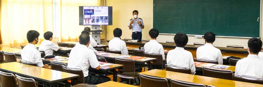 高校の3機関合同説明会で自衛隊をPR